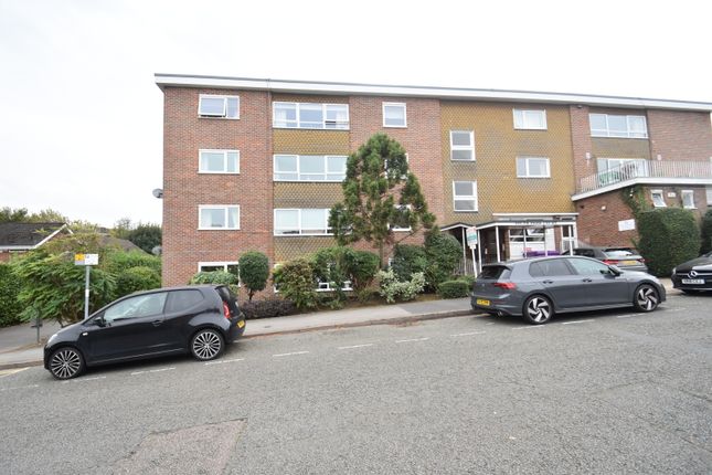 Thumbnail Flat for sale in South Park, Gerrards Cross, Buckinghamshire