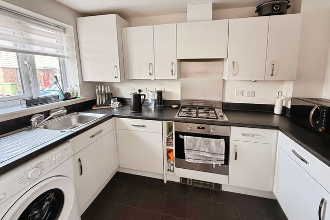 18 Booth Crescent, Telford photo 2