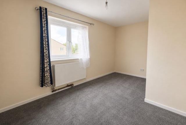 26, Dunmow Close, Feltham photo 5