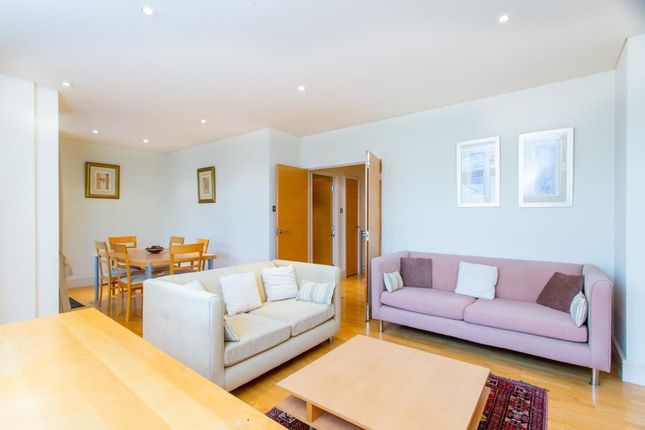 Flat to rent in Clarendon Court, Maida Vale