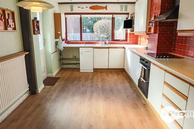 21, Myrtle Close, Leicester photo 2