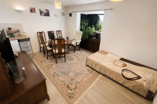 Flat 22, St. Matthews Court, King Street, Gosport photo 3