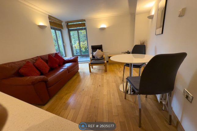 Lounge/ Dining