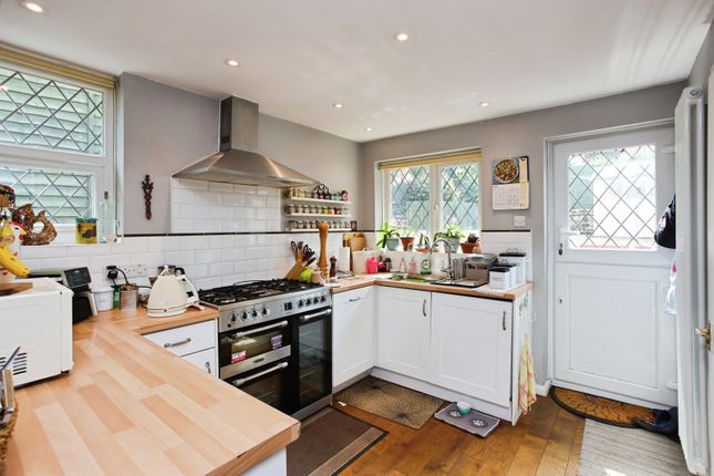 2, Fir Tree Villas, Hawkhurst photo 2