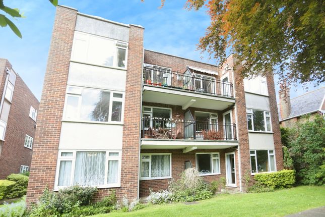 Thumbnail Flat for sale in Holmbury Manor, Sidcup