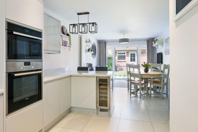 3 White Lodge Close, Tadworth photo 4