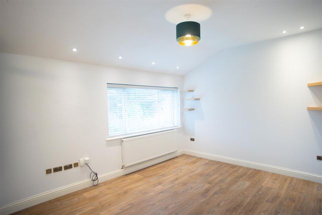 12, Grosvenor Court, London photo 4