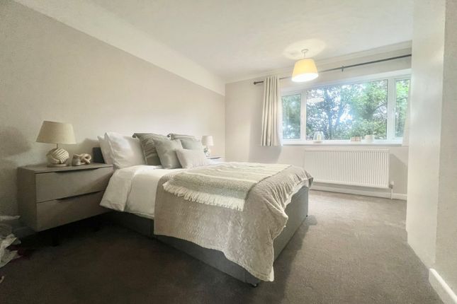 Flat 2, Simon Court,, Thornhill Park Road, Hampshire photo 3