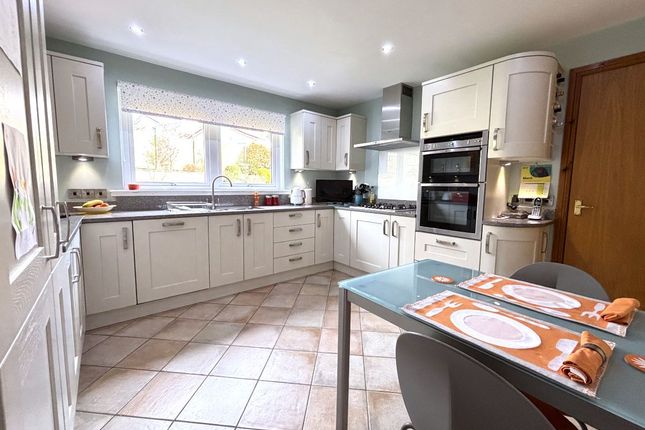 5 Rosetay Court, Dunfermline photo 3