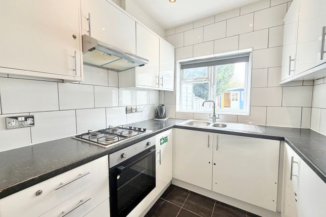 45, Meopham Road, Mitcham photo 3