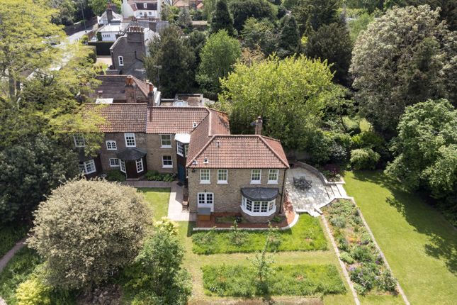 Link-detached house for sale in River Lane, Richmond