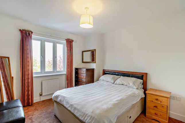 Flat for sale in New River Way, London