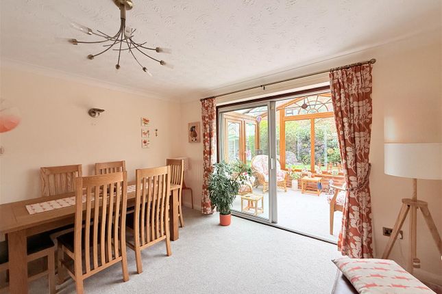 2, Meadowcroft, Hyde photo 4