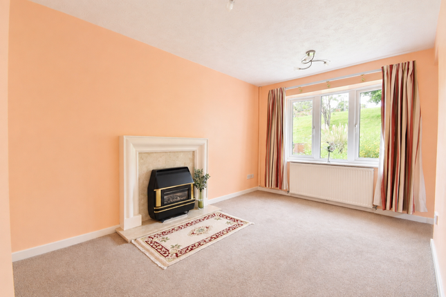 39, Chatsworth Drive, Burton-on-trent photo 4