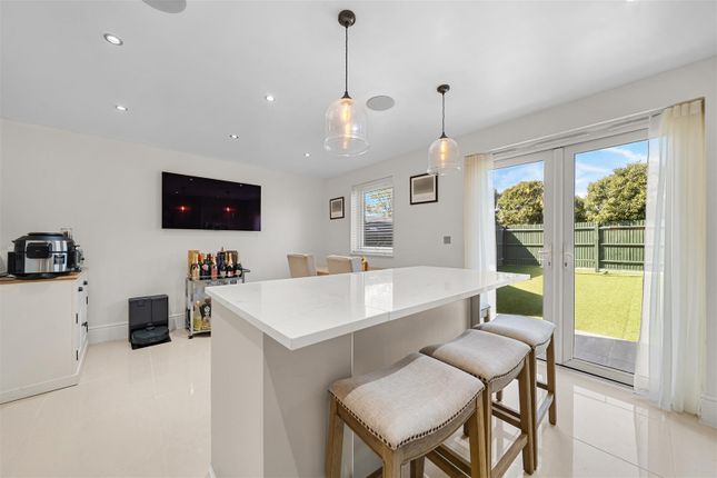 21, Hawker Drive, Addlestone photo 4