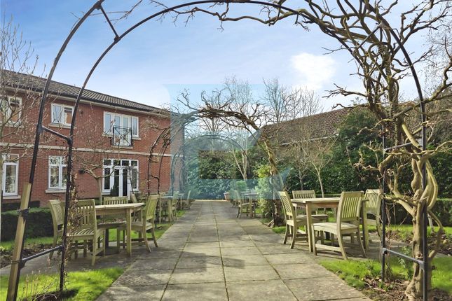 Flat 41,,, Farthing Court, Mill Hill photo 3