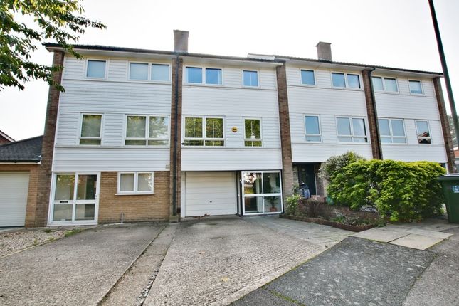 Thumbnail Town house to rent in Mead Way, Bromley
