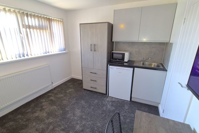 Room 6, 74, Milestone Road, Dartford photo 3