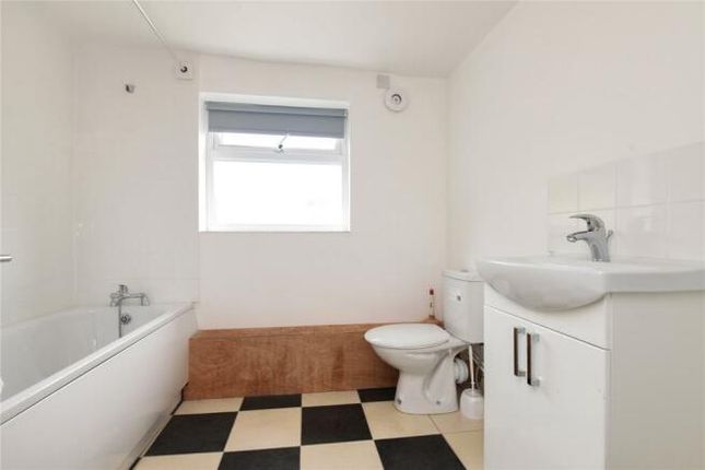 Room 3, 232, Marston Road, Marston photo 4