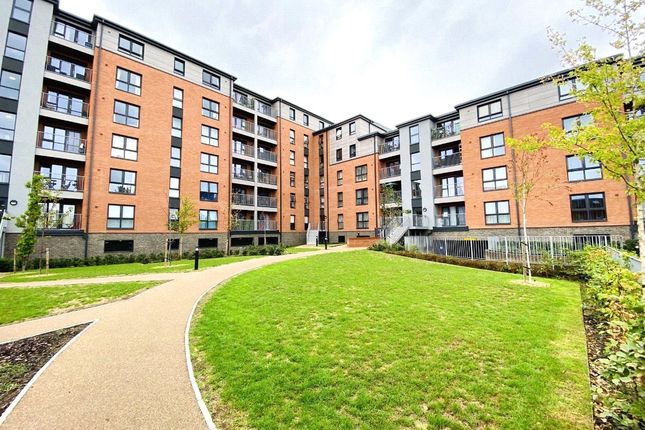 Flat to rent in Silver Street, Reading, Berkshire