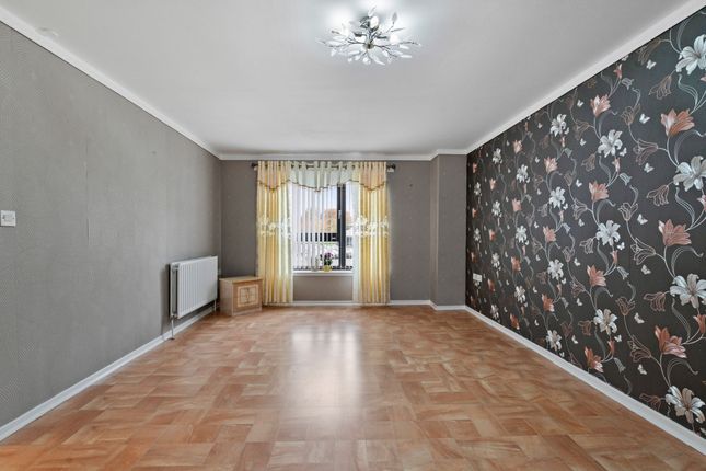 1/2 375 Wellshot Road, Glasgow photo 3