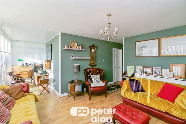 Flat 6, Glan Hafren, Maesycoed, Barry photo 2