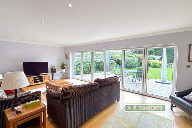 5 St Andrews Close, Wraysbury photo 3