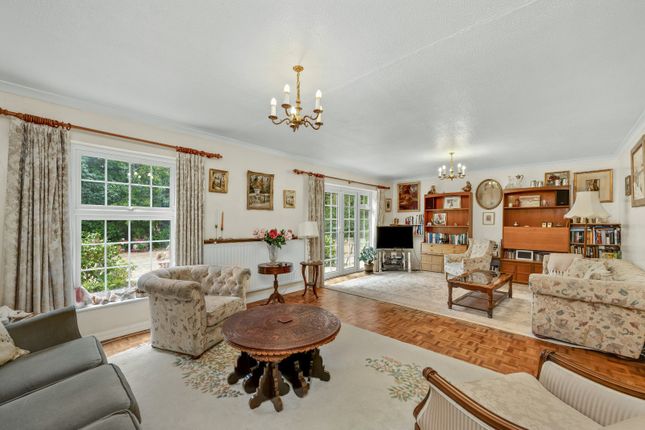 8, Westwood Close, Surrey photo 3