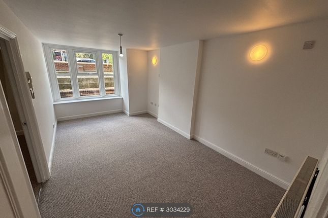 Flat, London Road South, Lowestoft photo 2