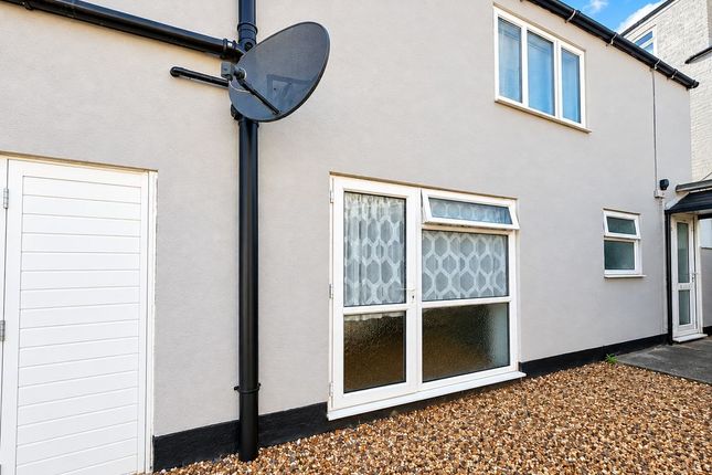 Ground Annexe Room, 104-106, Midland Road, Wellingborough photo 5