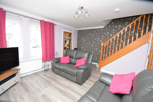 4 McDonald Crescent, Falkirk photo 2