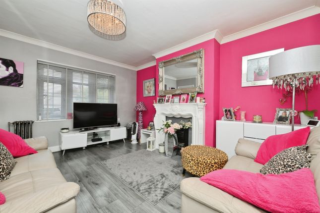 3, Stortford Road, Hoddesdon photo 3