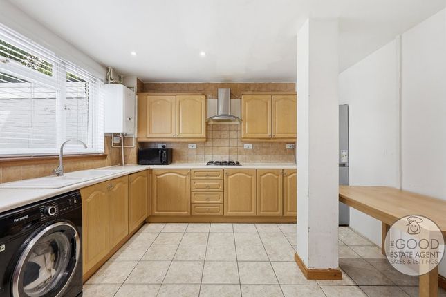 34, Longcroft Rise, Loughton photo 4