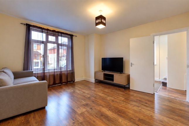 Bovingdon Avenue, Wembley photo 2