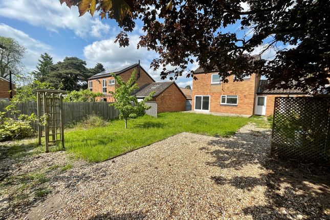 3, Cedar Close, Brandon photo 2