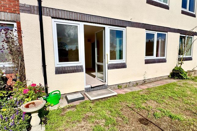 1-bed flat on Hythe Centre, 6, Homeborough House, Flat 6, Brinton Lane, Southampton, £1,137/mo