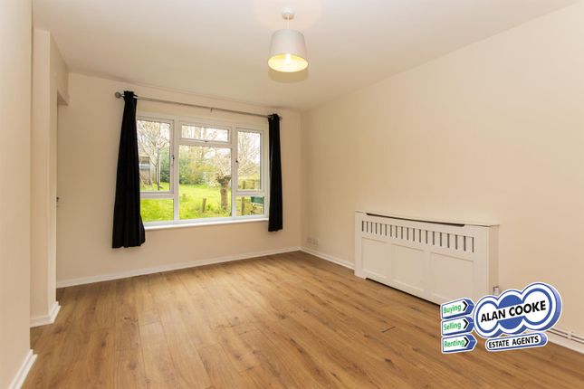 1, Deanswood Close, Leeds photo 2