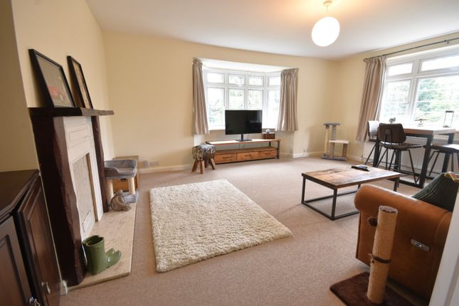 Flat 2,, Two Ways, Horley photo 2