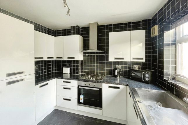 11, Lance Grove, Merseyside photo 3