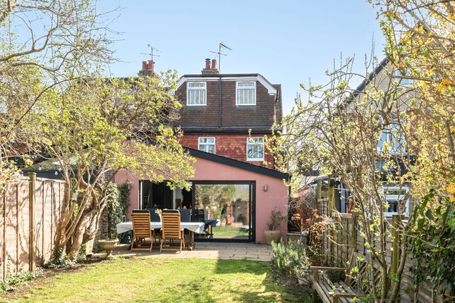 Bealings, Woodside Road, Chiddingfold photo 4