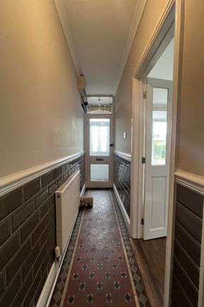 6, Wyndham Road, Abergavenny photo 4