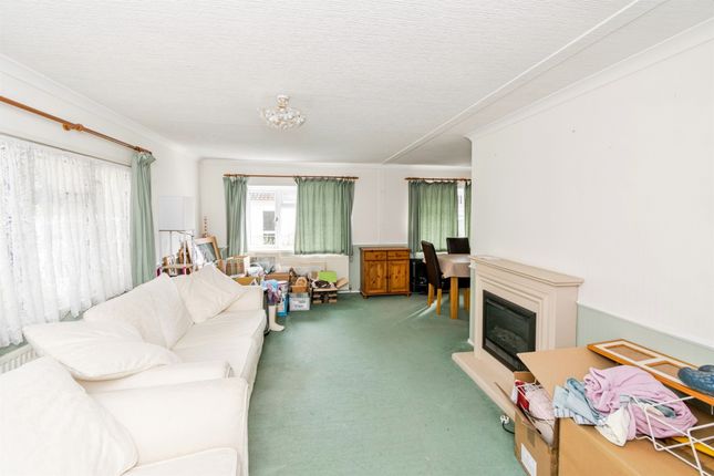74, Avondale Park, Winchester photo 3