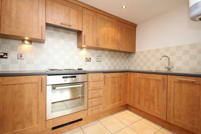 Flat 44, Pershore House, Singapore Road, London photo 3