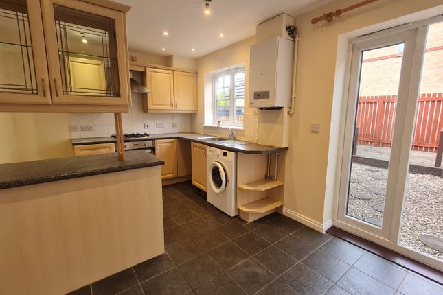 6, Mill Chase Close, West Yorkshire photo 2