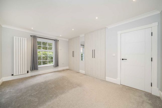 Molesey Park Road, East Molesey photo 3
