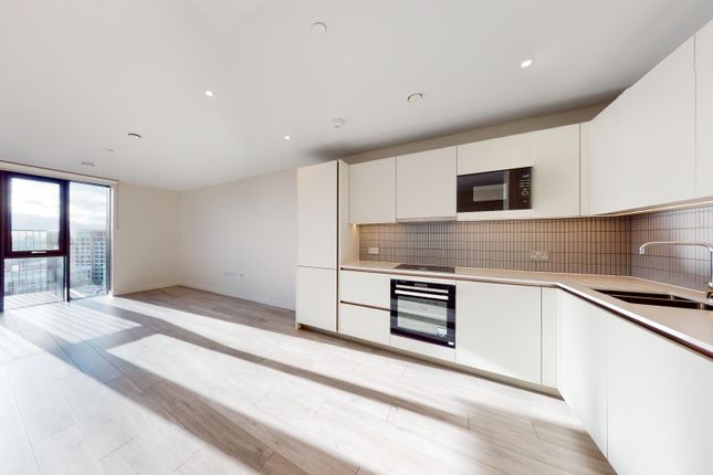 Thumbnail Flat to rent in City Lights Point, London