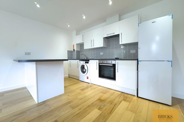 Flat 13, 40-44, Rothesay Road, Luton photo 2