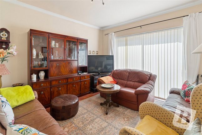 2A,, Cranston Park Avenue, Upminster photo 2