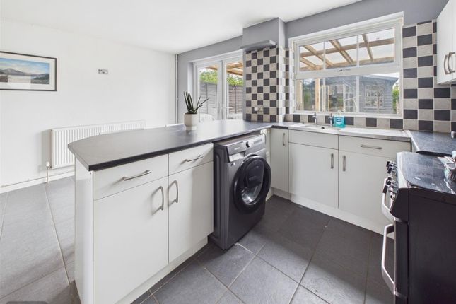 27, Blake Croft, Cheltenham photo 2