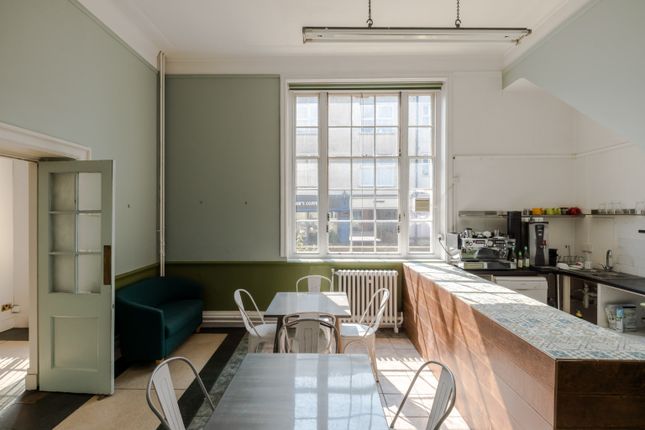 Bridge House, 10 Stallard Street, Wiltshire photo 2
